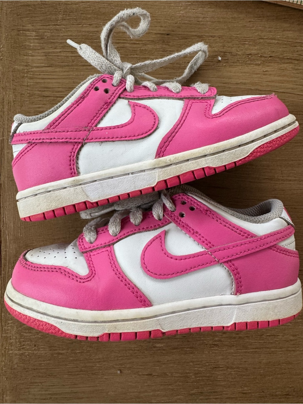 Nike Kids Low-Top Sneakers in Pink and White
